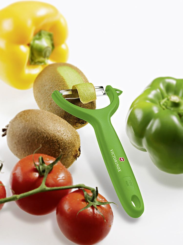 Овощечистка для овощей и фруктов Victorinox Tomato and Kiwi зеленый (7.6079.4)