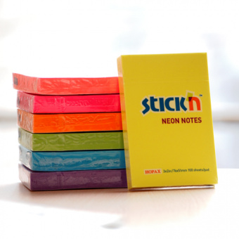 Блок самоклеящийся бумажный Stick`n 21208 51x76мм 100лист. 70г/м2 неон фиолетовый - купить недорого с доставкой в интернет-магазине