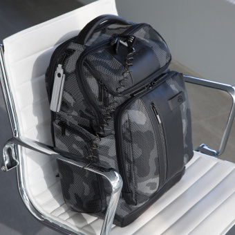 Рюкзак мужской Piquadro Brief2 CA5477BR2BM/CAMOREFN черный камуфляж нейлон/натур.кожа - купить недорого с доставкой в интернет-магазине