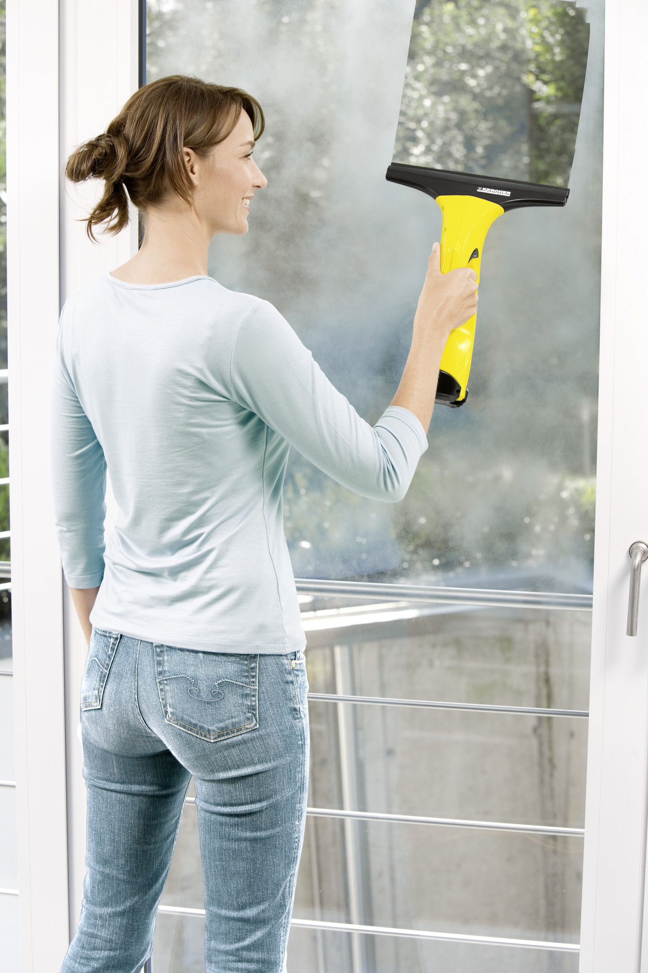 Снять мыть окна. Karcher WV 50 Plus. Стеклоочиститель Karcher WV. Стеклоочиститель Karcher WV 50. Karcher для окон wv50.