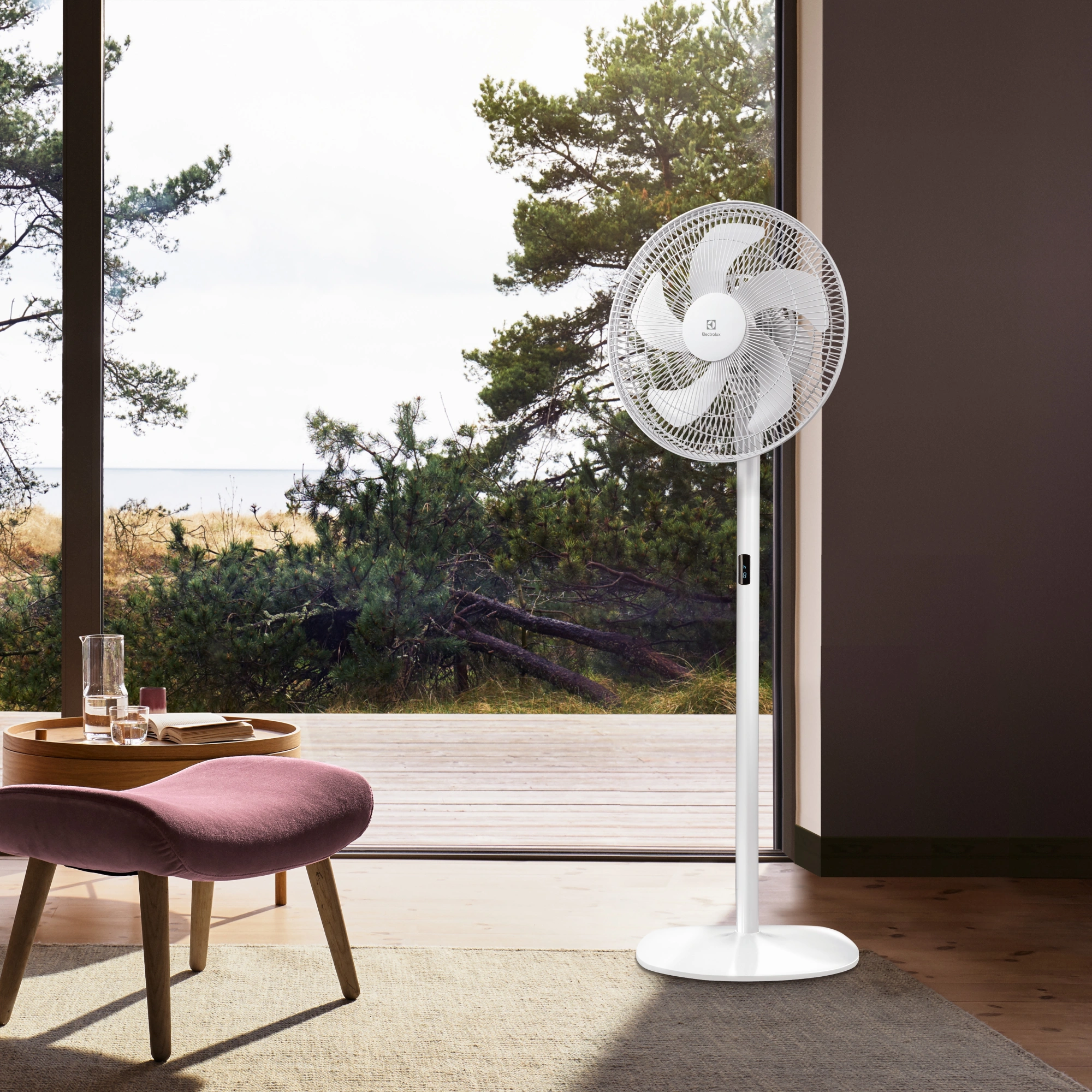 Вентилятор напольный Electrolux EFF-1002i 50Вт скоростей:3 ПДУ белый