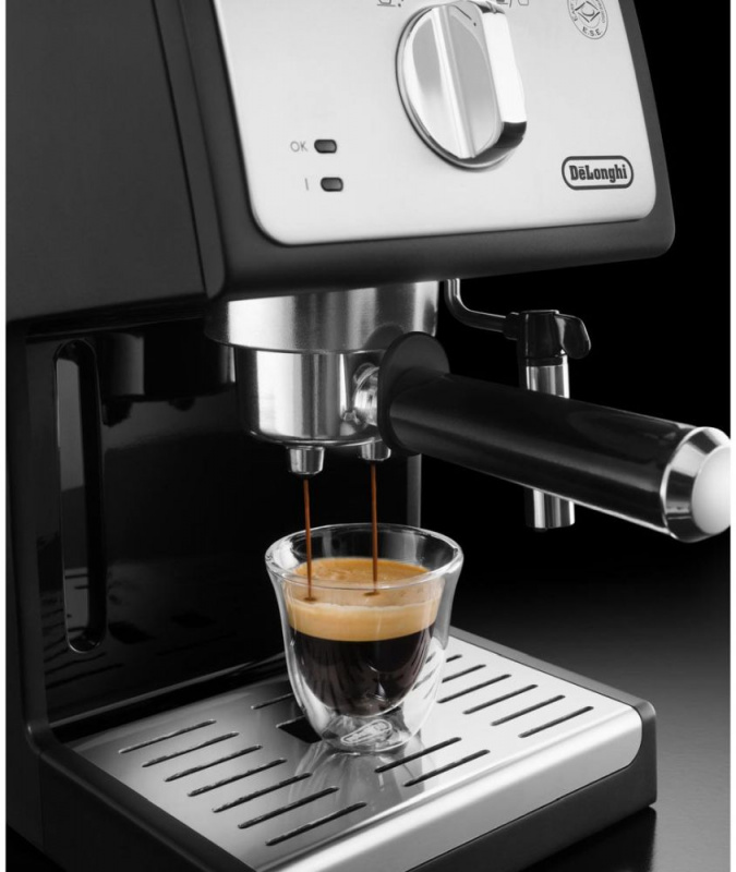 Кофеварка рожковая Delonghi ECP33.21.BK 1100Вт черный