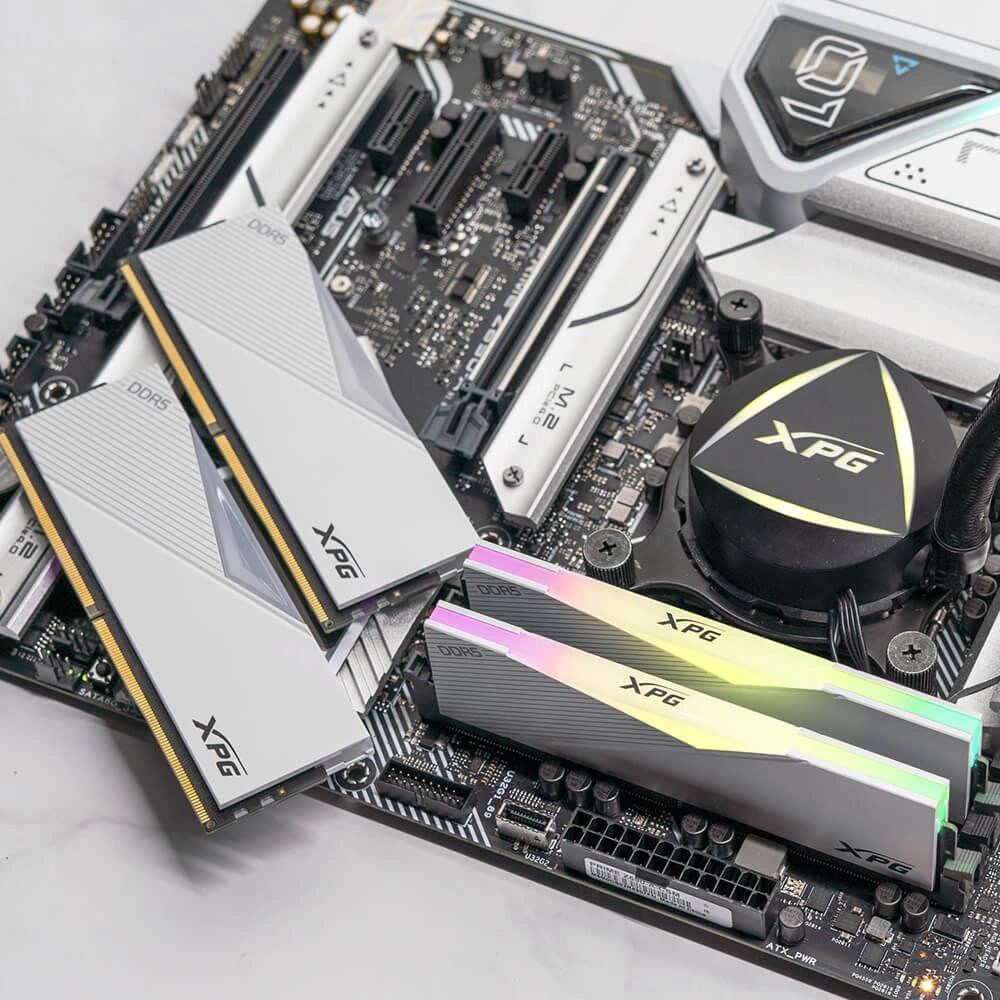 Память DDR5 2x16GB 7200MHz A-Data AX5U7200C3416G-DCLARWH XPG Lancer RGB RTL Gaming PC5-57600 CL34 DIMM 288-pin 1.4В kit dual rank с радиатором Ret