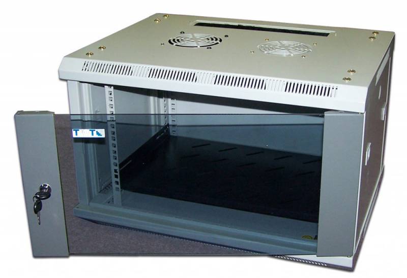 Шкаф коммутационный Lanmaster Pro (TWT-CBW2-15U-6X4) настенный 15U 600x450мм пер.дв.стекл 60кг серый