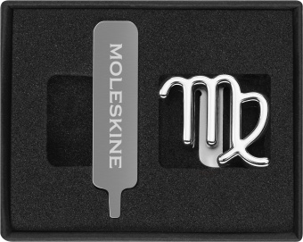 Шильд-символ Moleskine Zodiac Дева металл серебристый коробка с европод. PINVIRGOSILV - купить недорого с доставкой в интернет-магазине