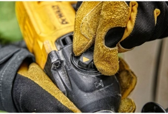 Перфоратор DeWalt D25033K-QS патрон:SDS-plus уд.:2.1Дж (кейс в комплекте) - купить недорого с доставкой в интернет-магазине