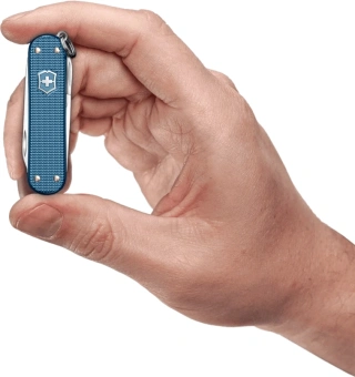 Нож перочинный Victorinox Classic SD Alox LE26 (0.6221.L26) 58мм 5функц. синий подар.коробка - купить недорого с доставкой в интернет-магазине