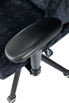 Кресло игровое Zombie 51 черный Light-20 крестов. пластик - купить недорого с доставкой в интернет-магазине