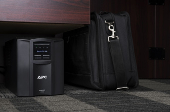 Источник бесперебойного питания APC Smart-UPS SMT1500IC 1000Вт 1500ВА черный - купить недорого с доставкой в интернет-магазине