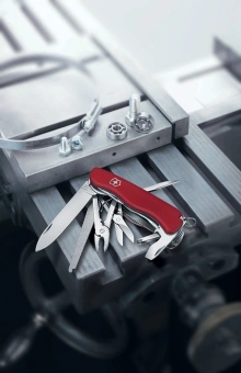 Нож перочинный Victorinox Work Champ (0.8564) 111мм 21функц. красный карт.коробка - купить недорого с доставкой в интернет-магазине