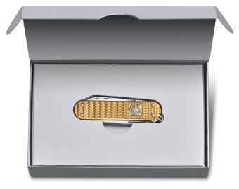 Нож перочинный Victorinox Classic Precious Alox (0.6221.408G) 58мм 5функц. золотистый подар.коробка - купить недорого с доставкой в интернет-магазине