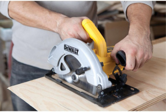Циркулярная пила (дисковая) DeWalt DWE560-QS 1350Вт (ручная) D диска.:184мм - купить недорого с доставкой в интернет-магазине