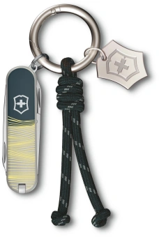 Нож перочинный Victorinox Classic SD New York Style (0.6223.E223) 58мм 7функц. серый подар.коробка в комплекте: шнурок - купить недорого с доставкой в интернет-магазине