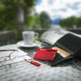 Швейцарская карта Victorinox SwissCard Classic (0.7100.T) красный полупрозрачный коробка подарочная - купить недорого с доставкой в интернет-магазине