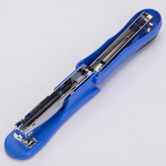 Степлер Deli E0305 Essential 24/6 26/6 (20листов) ассорти 100скоб коробка - купить недорого с доставкой в интернет-магазине