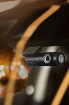 Видеорегистратор Mio MiVue J35 черный 4Mpix 2560x1440 1440p 150гр. GPS SSC3337DE - купить недорого с доставкой в интернет-магазине