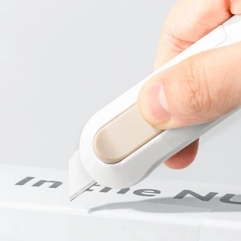 Нож канцелярский Deli NS065White шир.лез.12мм выдвижное лезвие пластик белый блистер - купить недорого с доставкой в интернет-магазине