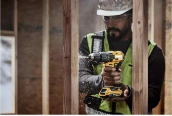 Дрель-шуруповерт DeWalt DCD778M2T-QW аккум. патрон:быстрозажимной (кейс в комплекте) - купить недорого с доставкой в интернет-магазине