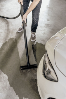 Строительный пылесос Karcher WD 3 S V-19/4/20 (YSY) 1000Вт (уборка: сухая/влажная/выдув/сбор воды) желтый - купить недорого с доставкой в интернет-магазине