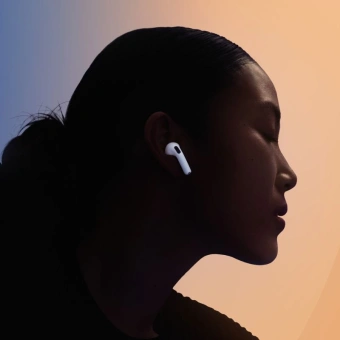 Гарнитура вкладыши Apple AirPods 4 A3050,A3053,A3058 белый беспроводные bluetooth в ушной раковине (MXP63ZA/A) - купить недорого с доставкой в интернет-магазине