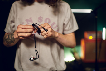 Наушники вкладыши Sennheiser IE 100 Pro 1.3м прозрачный/черный проводные в ушной раковине (508941) - купить недорого с доставкой в интернет-магазине