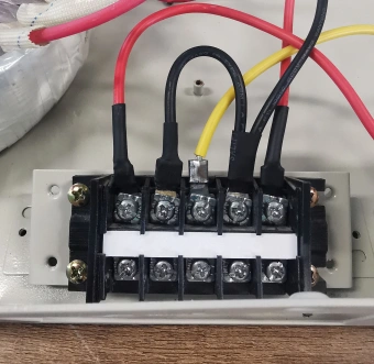 Стабилизатор напряжения Powercom WM-5000VA 4000Вт 5000ВА графитовый - купить недорого с доставкой в интернет-магазине