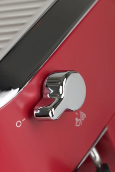 Кофеварка рожковая Delonghi EC685.R 1350Вт красный - купить недорого с доставкой в интернет-магазине