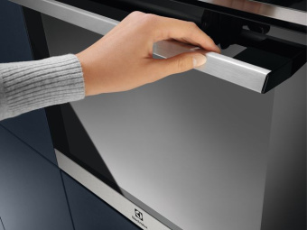 Духовой шкаф Электрический Electrolux EOC8P39WX черный/нержавеющая сталь - купить недорого с доставкой в интернет-магазине