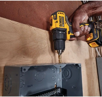 Дрель-шуруповерт DeWalt DCD708D2T-QW 340Вт аккум. патрон:быстрозажимной (кейс в комплекте) - купить недорого с доставкой в интернет-магазине