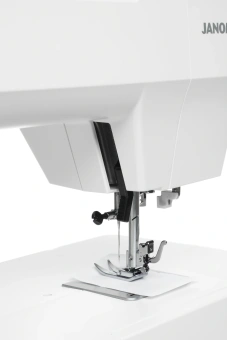 Швейная машина Janome 1522 RD белый - купить недорого с доставкой в интернет-магазине