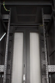Шкаф серверный Lanmaster (TWT-CBB-42U-8X10-P1) напольный 42U 800x1000мм пер.дв.перфор. задн.дв.перфор.2-хст. 2 бок.пан. 800кг черный - купить недорого с доставкой в интернет-магазине