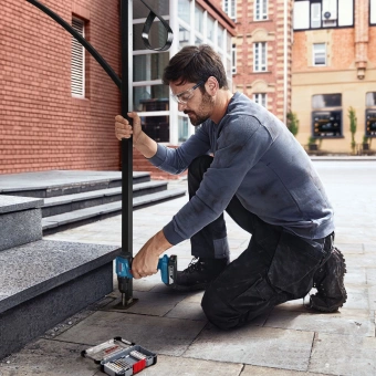 Дрель-шуруповерт Bosch GSR 185-LI аккум. патрон:быстрозажимной (06019K3005) - купить недорого с доставкой в интернет-магазине