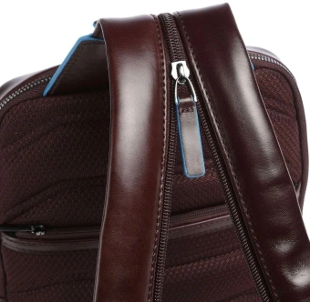 Рюкзак слинг мужской Piquadro Blue Square CA6589B2/MO красное дерево натур.кожа - купить недорого с доставкой в интернет-магазине