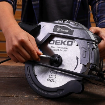Циркулярная пила (дисковая) Deko CSDK-2500 PRO 2500Вт (ручная) D диска.:210мм (085-1153) - купить недорого с доставкой в интернет-магазине