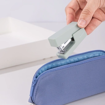 Степлер мини Deli ENS083GREEN ENS083 Linfini N10 24/6 (15листов) зеленый 15скоб металл/пластик блистер - купить недорого с доставкой в интернет-магазине