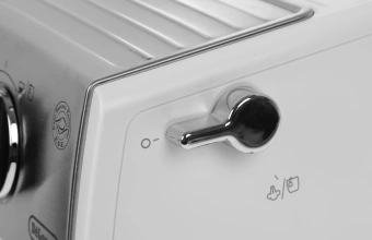 Кофеварка рожковая Delonghi ECP33.21.W 1100Вт белый - купить недорого с доставкой в интернет-магазине