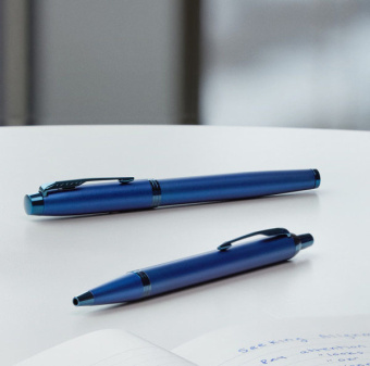Ручка шариков. Parker IM Monochrome K328 (CW2172966) Blue PVD M син. черн. подар.кор. - купить недорого с доставкой в интернет-магазине