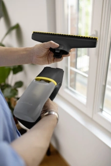 Мойщик окон Karcher WV 2 Universal Precision шир.скреб.:280мм пит.:от аккум. черный/желтый - купить недорого с доставкой в интернет-магазине