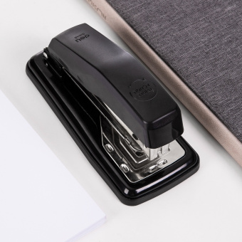 Степлер Deli E0414S/Black 24/6 26/6 (25листов) черный 50скоб коробка - купить недорого с доставкой в интернет-магазине