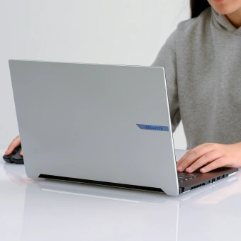 Ноутбук Gigabyte Aero X16 1WH Ryzen AI 7 350 32Gb SSD1Tb NVIDIA GeForce RTX 5070 8Gb 16" IPS QHD+ (2560x1600) Windows 11 Home Multi Language silver WiFi BT Cam (1WH93EEC64DH) - купить недорого с доставкой в интернет-магазине