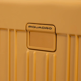 Чемодан Piquadro POP (BV4425POP/G2) 40x20x55см 31л. 2.87кг. поликарбонат желтый - купить недорого с доставкой в интернет-магазине