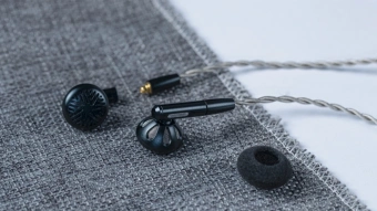 Наушники вкладыши Fiio FF5 1.2м черный проводные в ушной раковине - купить недорого с доставкой в интернет-магазине