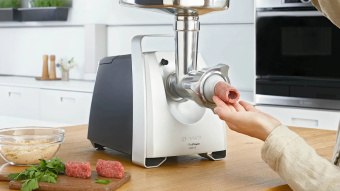 Мясорубка Bosch MFW68660 2200Вт черный - купить недорого с доставкой в интернет-магазине