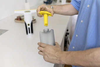 Мойщик окон Karcher WV 2 Universal Care шир.скреб.:280мм пит.:от аккум. белый/желтый - купить недорого с доставкой в интернет-магазине