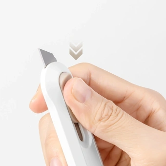 Нож канцелярский Deli NS065White шир.лез.12мм выдвижное лезвие пластик белый блистер - купить недорого с доставкой в интернет-магазине