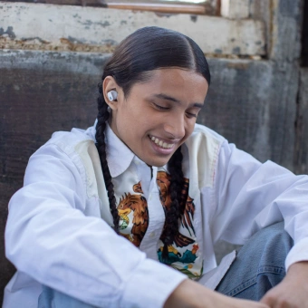 Гарнитура внутриканальные Beats Studio Buds True Wireless Noise Cancelling белый беспроводные bluetooth в ушной раковине (MJ4Y3EE/A) - купить недорого с доставкой в интернет-магазине