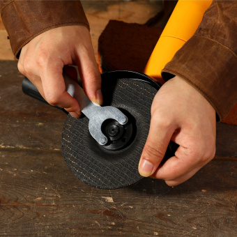 Углошлифовальная машина Deko DKAG750 750Вт 12000об/мин рез.шпин.:M14 d=125мм (063-4164) - купить недорого с доставкой в интернет-магазине