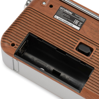 Радиоприемник портативный Hyundai H-PSR200 дерево коричневое/серебристый USB microSD - купить недорого с доставкой в интернет-магазине