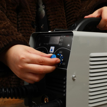 Сварочный полуавтомат Deko DKWM200A MIG-MAG/ММА 5.6кВт - купить недорого с доставкой в интернет-магазине