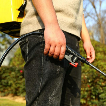 Опрыскиватель Deko DKSP10 аккум. наплеч. 16л желтый (065-0942) - купить недорого с доставкой в интернет-магазине